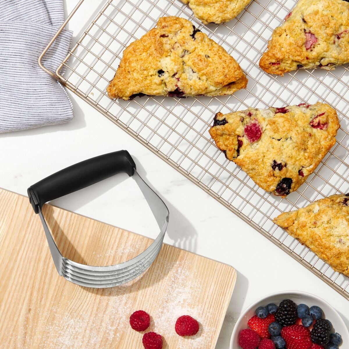 dough-blender-with-blades-x0 gg_1124200_9c_1_.jpg