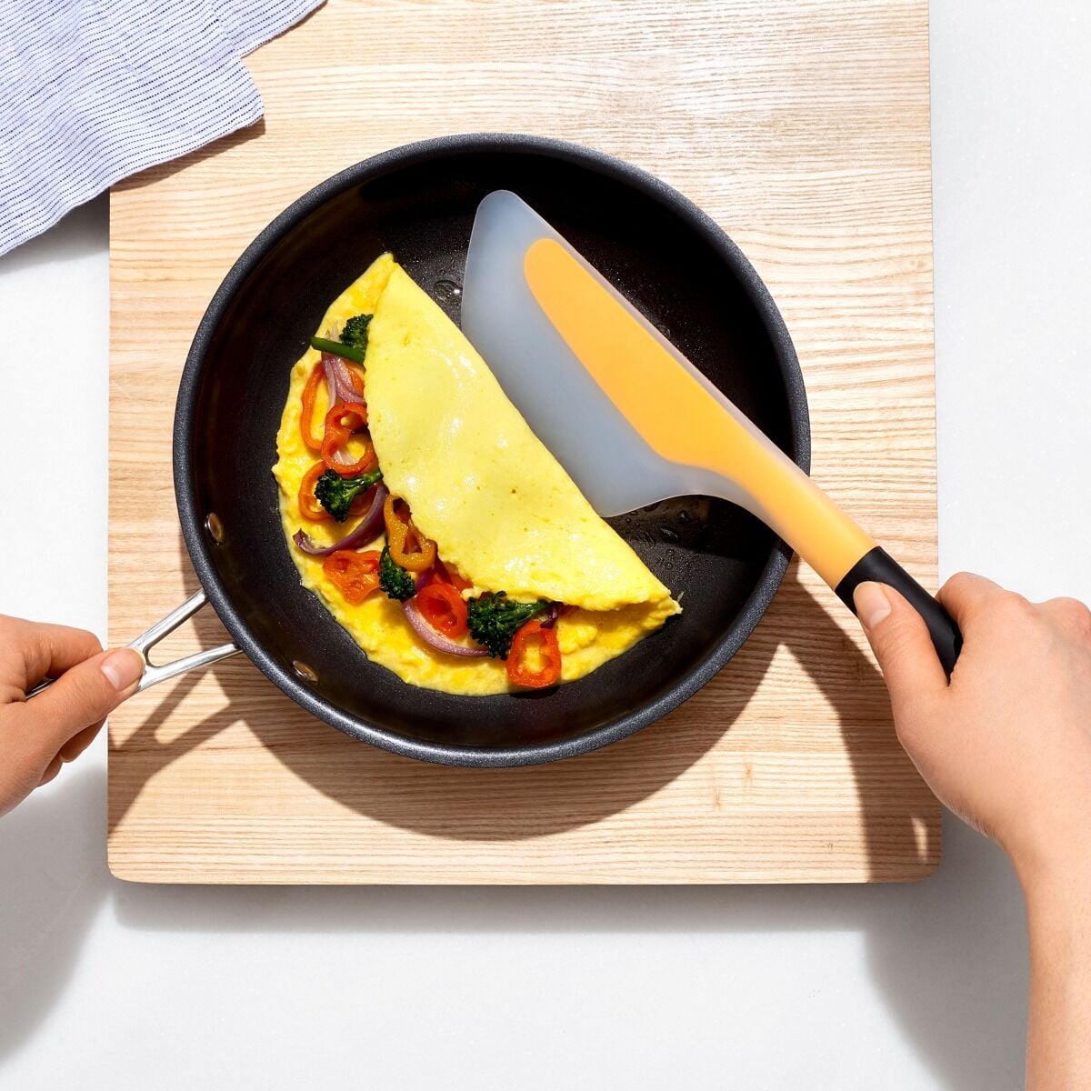 flip-and-fold-omelet-turner-w1 gg_1255680_4.jpg
