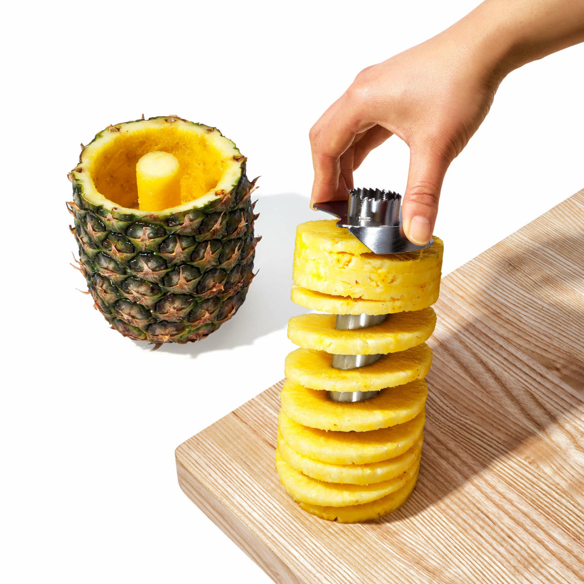 stainless-steel-pineapple-slicer-t6 gg_3108300_4c_1_.jpg