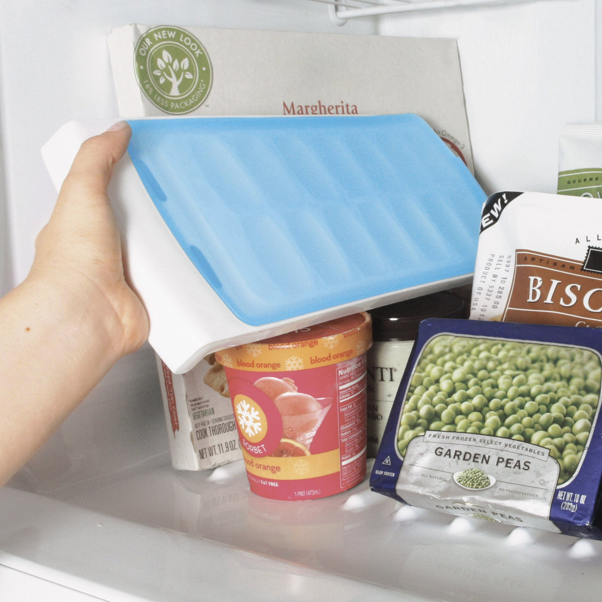 no-spill-ice-cube-tray-d8 1132080_4_no-spill_ice_cube_tray.jpg