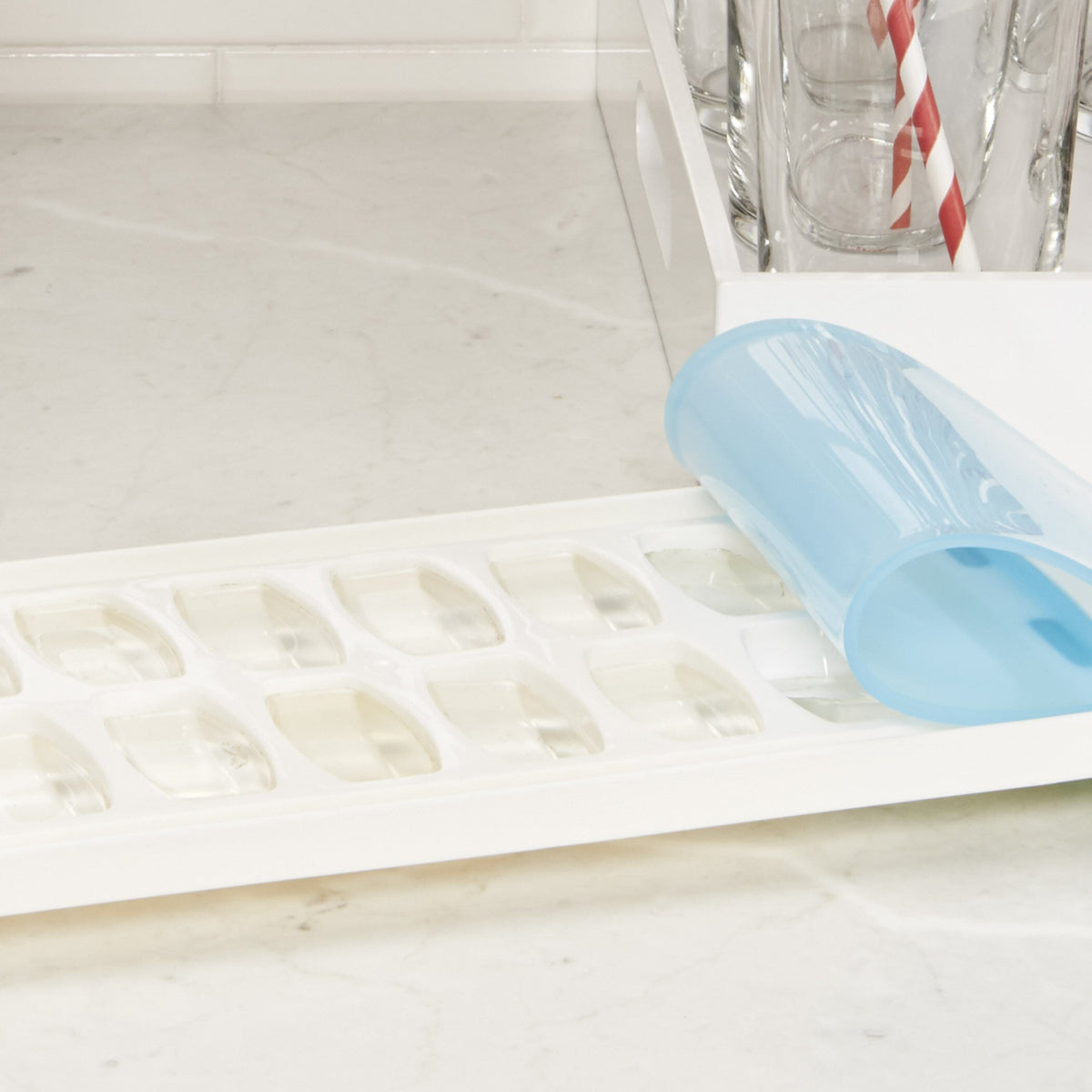 no-spill-ice-cube-tray-d8 1132080_9_no-spill_ice_cube_tray.jpg