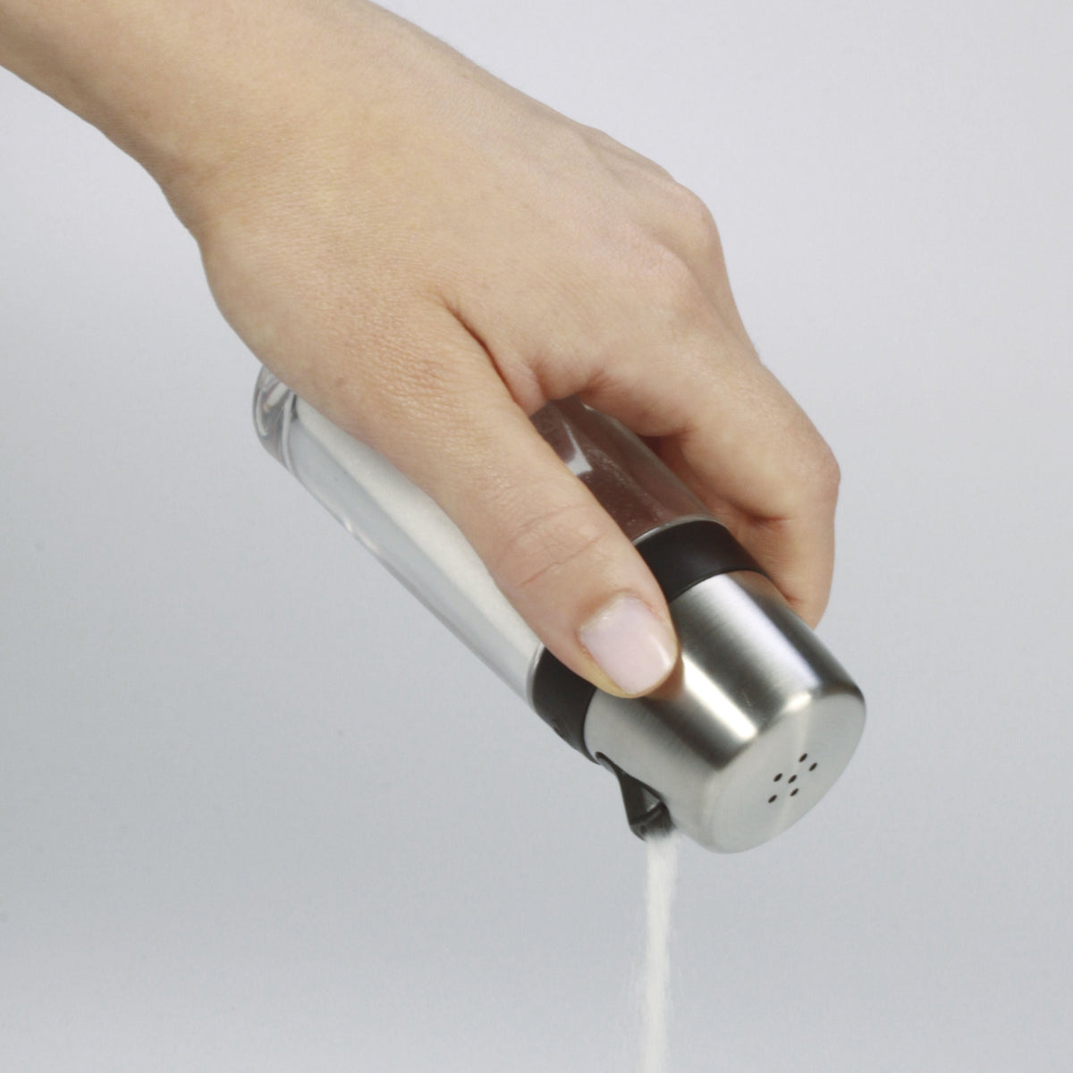 simple-salt-shaker-x1 1241980_salt_shaker_3.jpg
