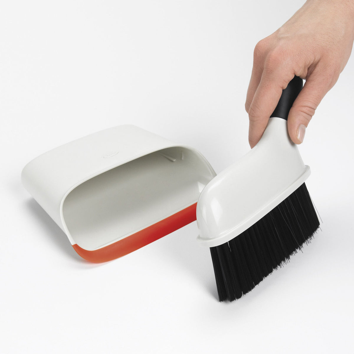 compact-dustpan-and-brush-set-f8 1334280_3_compact_dustpan_brush_set.jpg