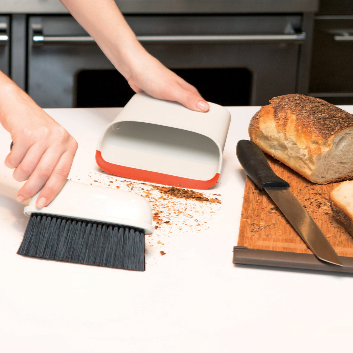 compact-dustpan-and-brush-set-f8 1334280_7_compact_dustpan_brush_set.jpg