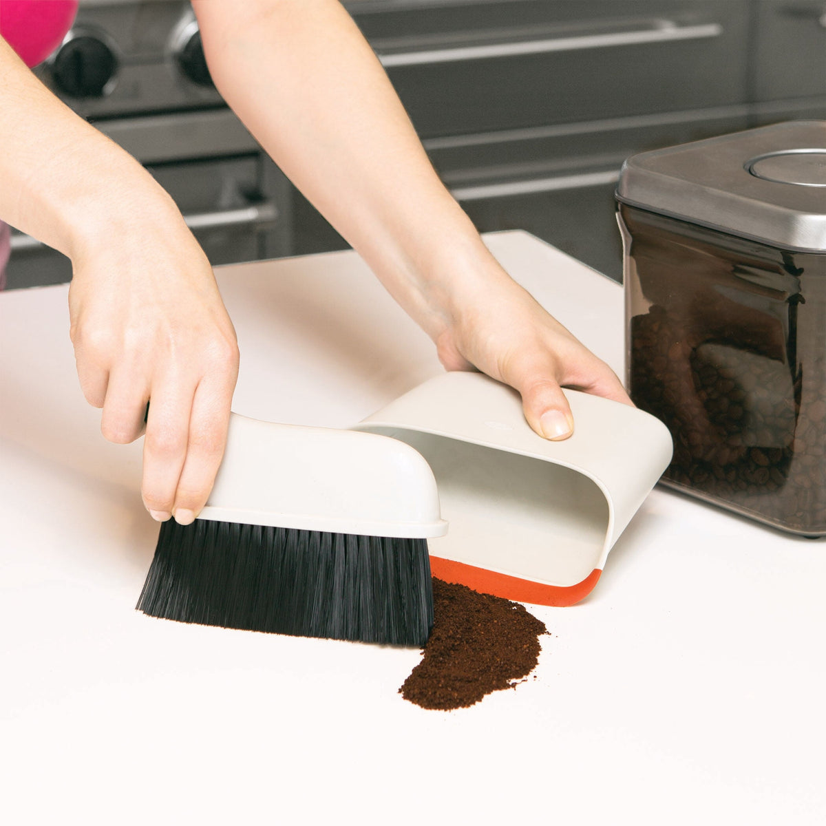 compact-dustpan-and-brush-set-f8 1334280_8_compact_dustpan_brush_set.jpg