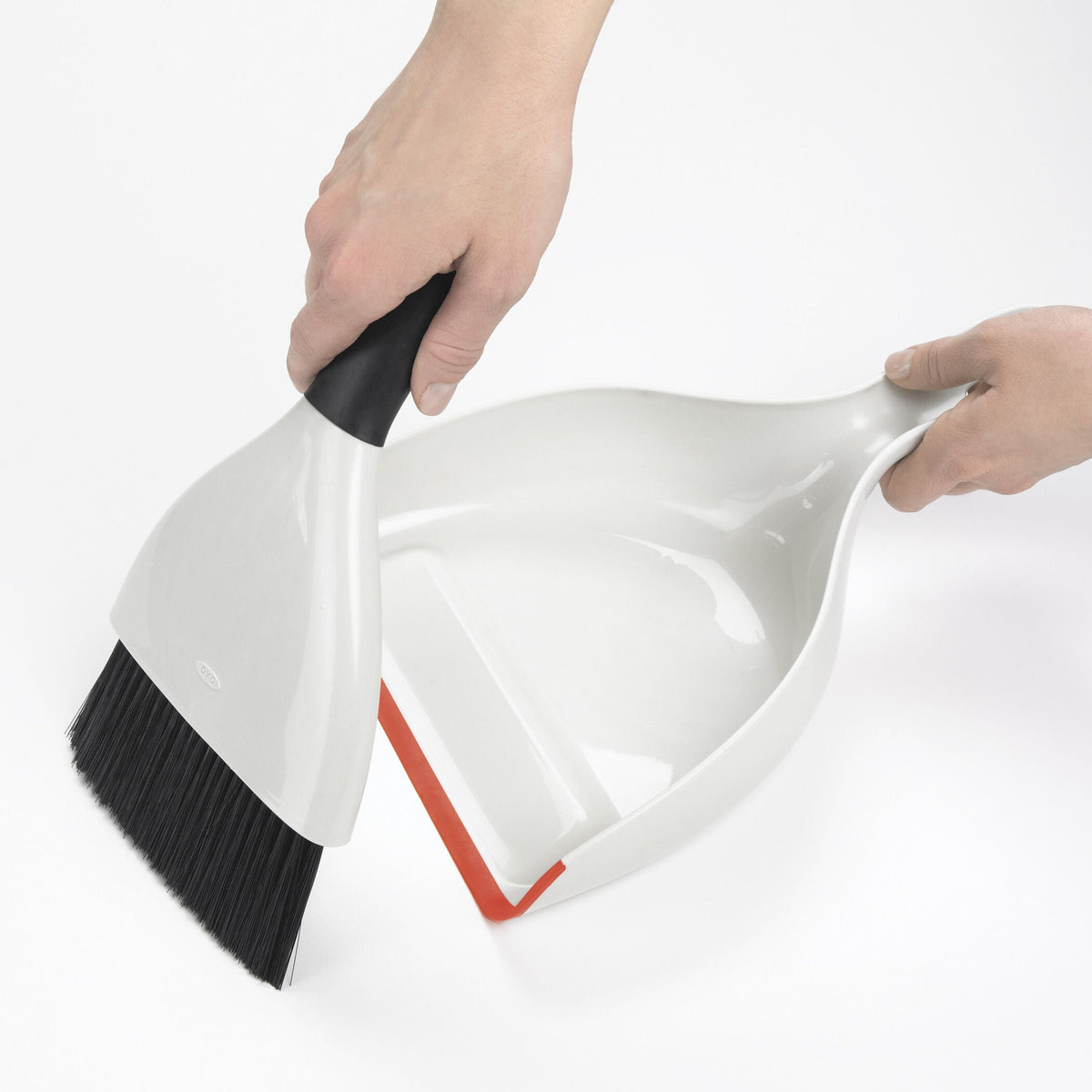 dustpan-and-brush-set-h0 1334480_2_dustpan_brush_set.jpg