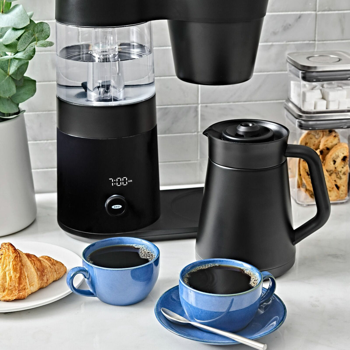 9-cup-coffee-maker-matte-black-c2 brew_8725000_9-cup-coffee-maker-black_pdp_02.jpeg