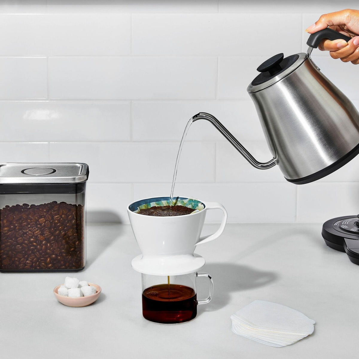 adjustable-temperature-pour-over-kettle-d5 brew_adjustabletemperaturekettle_8717100v2_06.jpg
