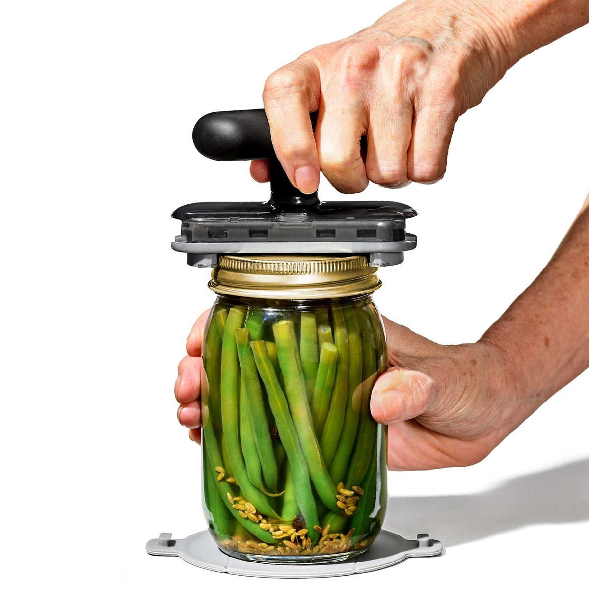 twisting-jar-opener-with-basepad-v0 gg_11332200_jaropenerwithbasepad_pdp_02_1.jpg