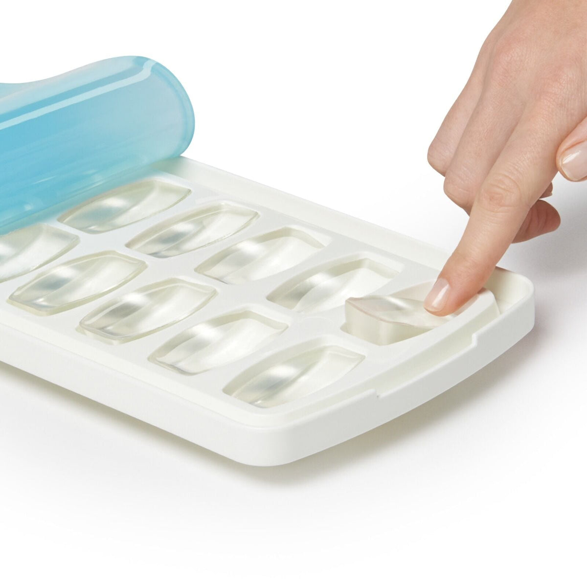 no-spill-ice-cube-tray-2-pack-z2 gg_11362000_nospillicecubetray2pk_pdp_04.jpg