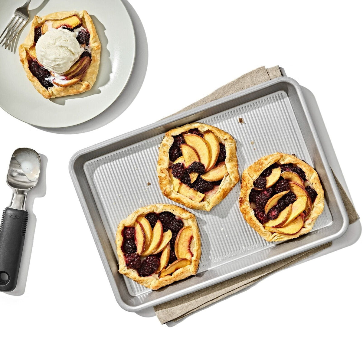 non-stick-pro-clear-coated-jelly-roll-pan-l2 gg_11435000_jelly-roll-pan_pdp_03_1_.jpeg
