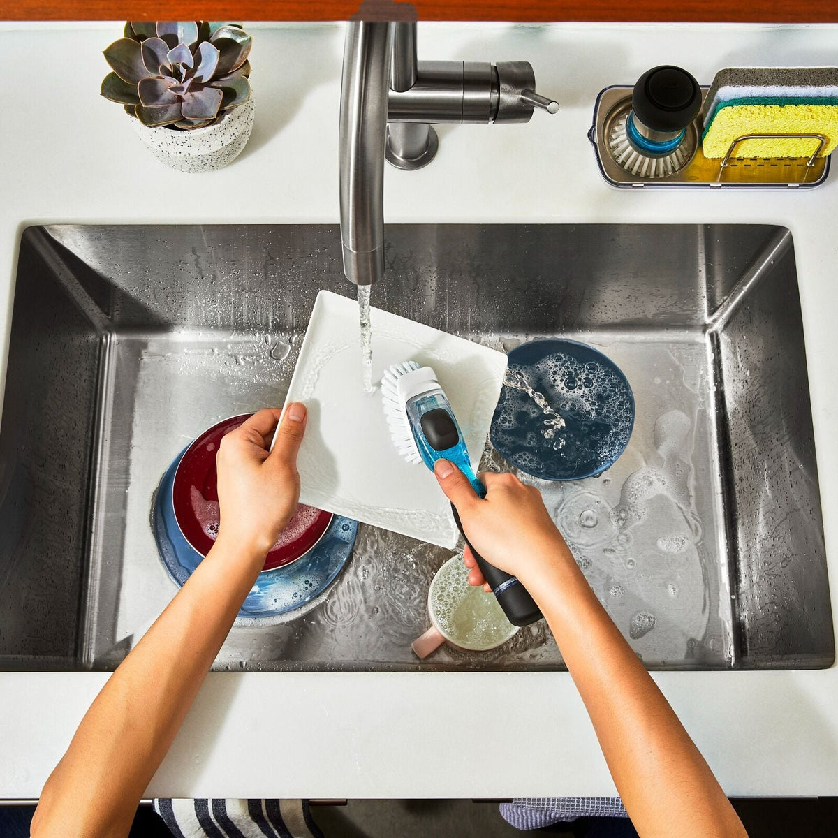 soap-dispensing-dish-brush-h9 gg_12361700_soapdispdishbrush_11_rgb.jpg
