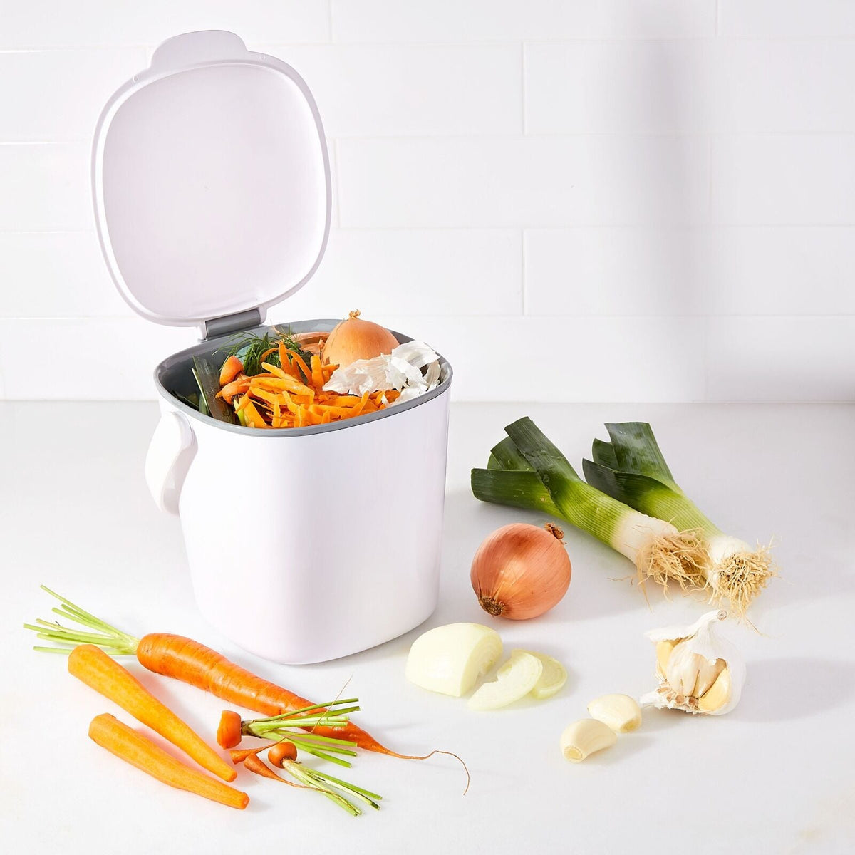 easy-clean-compost-bin-0-75-gal-d3 gg_13295800_9b_3.jpg