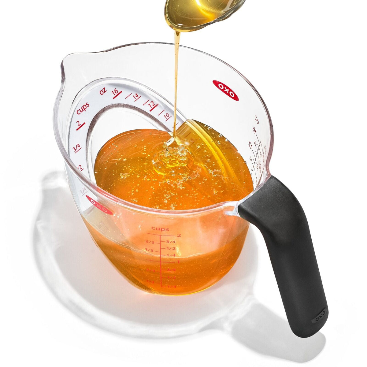 2-cup-angled-measuring-cup-a2 gg_70981v6_2cupangledmeasuringcup_pdp_04.jpg
