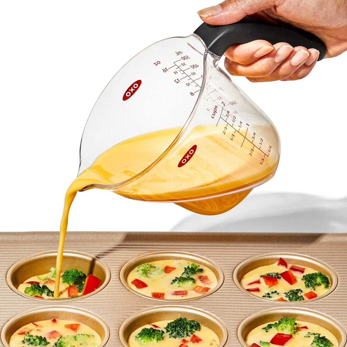 2-cup-angled-measuring-cup-a2 gg_70981v6_2cupangledmeasuringcup_pdp_05.jpg