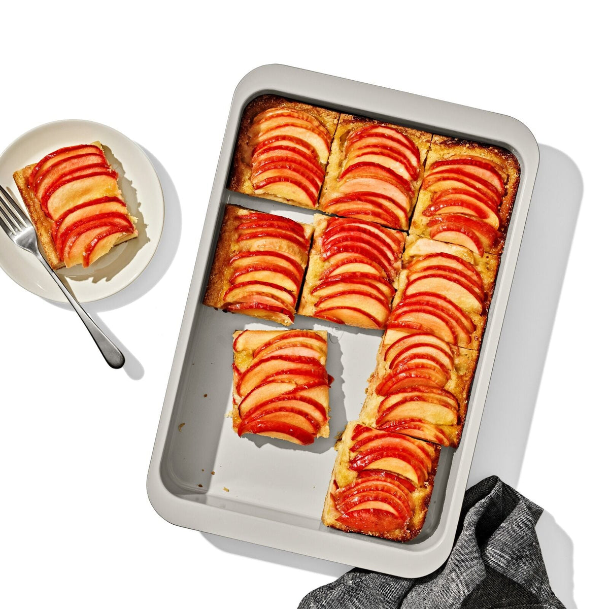 non-stick-pro-ceramic-coated-metal-bakeware-9-x-13-cake-pan-t4 oxo_9x13-cake-pan_pdp_01_1.jpg