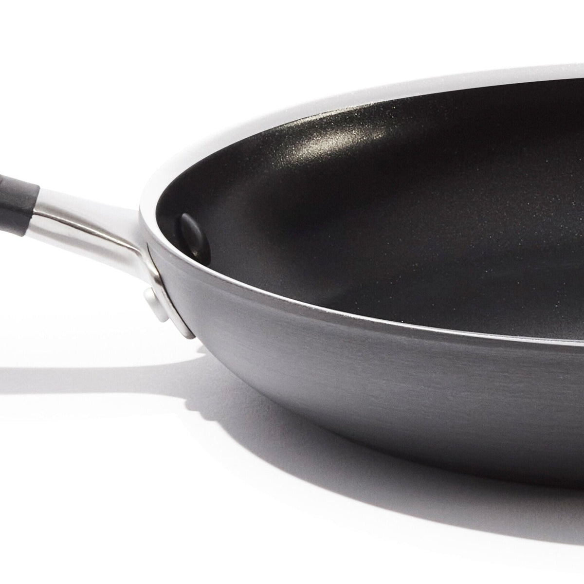 non-stick-pro-every-day-12-inch-frypan-with-lid-d9 oxo_cc010471-001_nonstick-everyday-12in-fry-pan-w-lid_pdp_06.jpg