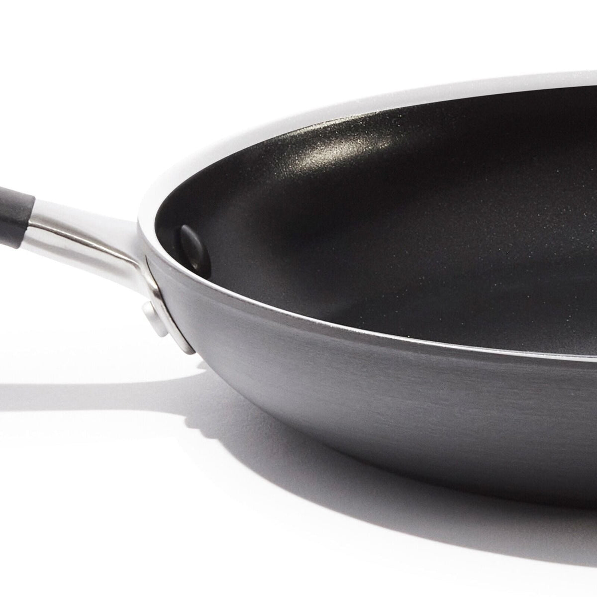 non-stick-pro-every-day-2-piece-frypan-set-d3 oxo_cc010473-001_nonstick-everyday-2pc-fry-pan-set_pdp_07.jpg