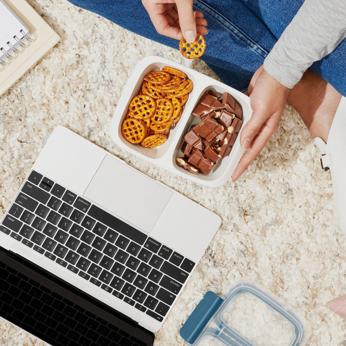 prep-and-go-2-cup-divided-container-j2 oxo_prepgo_2cup-divided-container_apdp_pdp_04_1_.jpeg