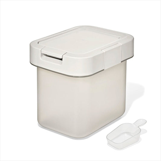 oxo-pet-airtight-food-container-with-scoop-small-k2 pet_7301700_airtight-food-container-small_apdp_00_main.jpg